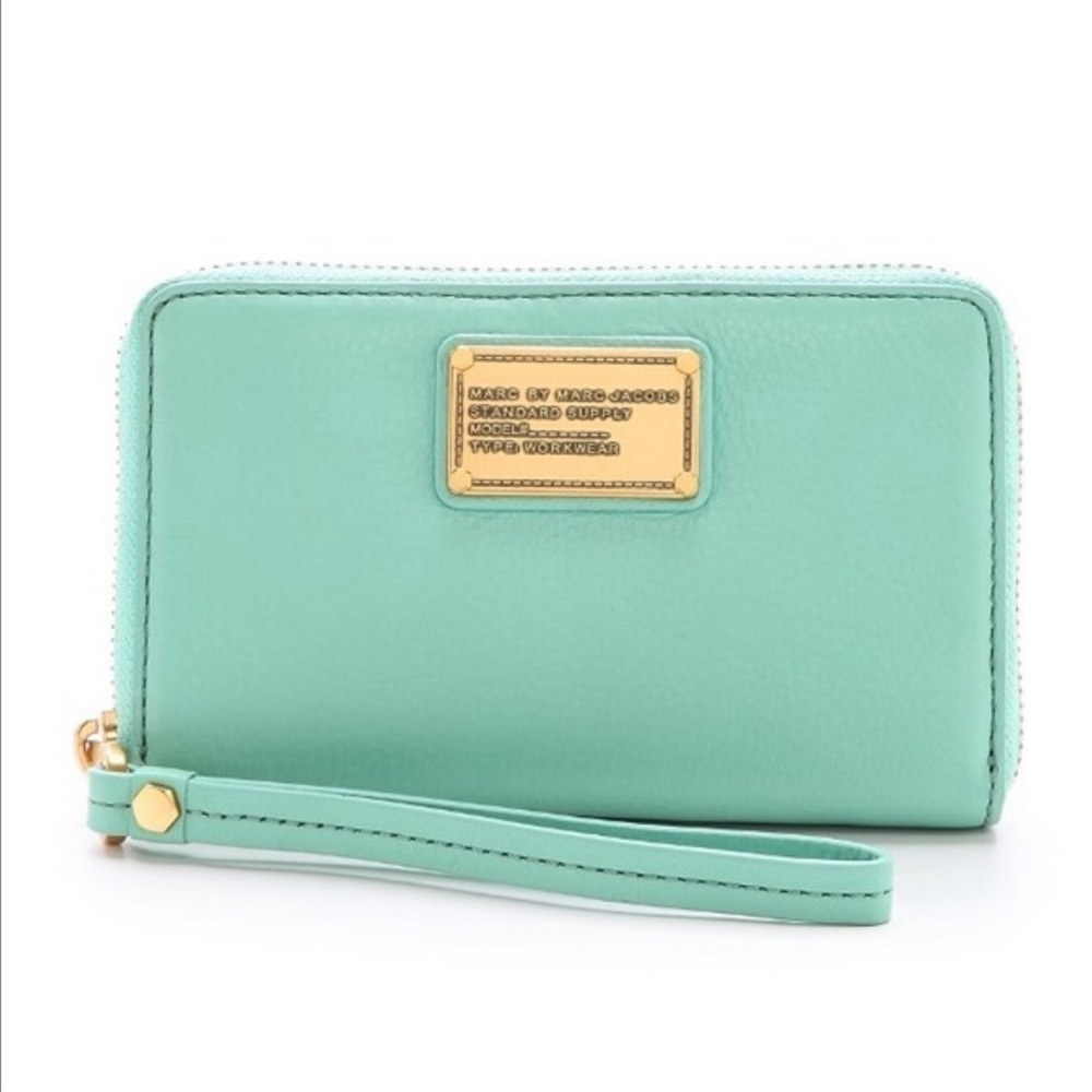 Marc by Marc Jacobs Classic Q Leather Wristlet in Minty
